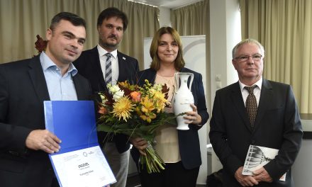 Keresztes Ilona kapta a Duna Médiaszolgáltató Tőkéczi-díját